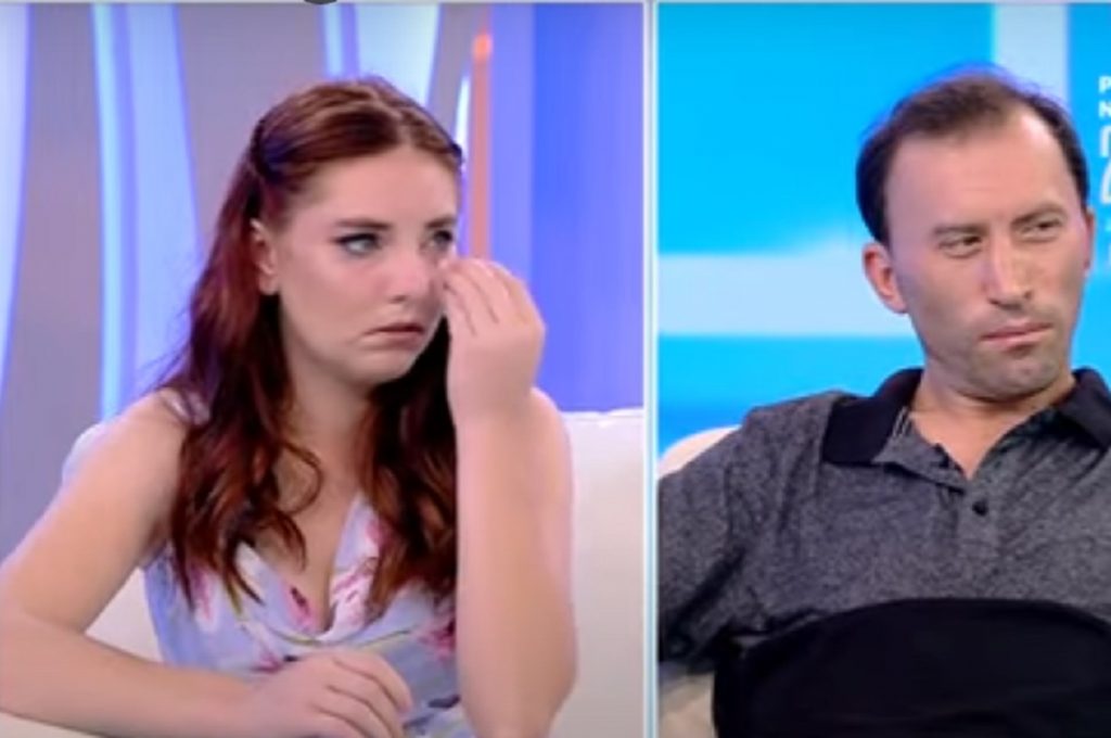 Imagine Stire Vulpița, cu ochii în lacrimi în platoul Acces Direct. Reacția virulentă după ce Elena a spus că-l iubește pe Viorel: „Spală-te pe cap cu el” | 2review.ro