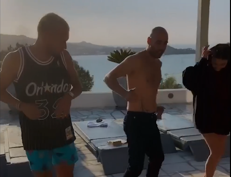 Imagine Stire George Pușcaș, așa cum nu l-ai mai văzut! Alături de iubita lui ”trăsnet”, fotbalistul a făcut mega-show la Mykonos | 2review.ro