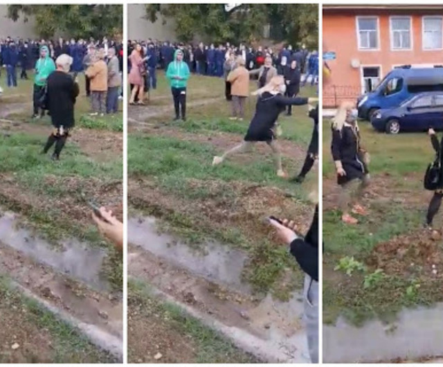 Scandal monstru în Caraș-Severin! Două femei s-au luat la bătaie în fața secției de votare. VIDEO