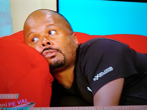 Imagine Stire Cabral a făcut show total pe canapea la Pro TV! Adela și Cove s-au tăvălit de râs | 2review.ro