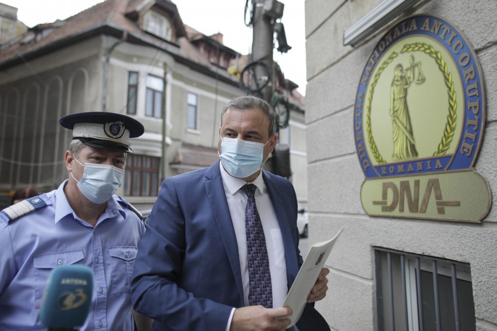 Imagine Stire Șeful Jandarmeriei, urmărit penal pentru că și-a pontat 900 de ore suplimentare în starea de urgență | 2review.ro