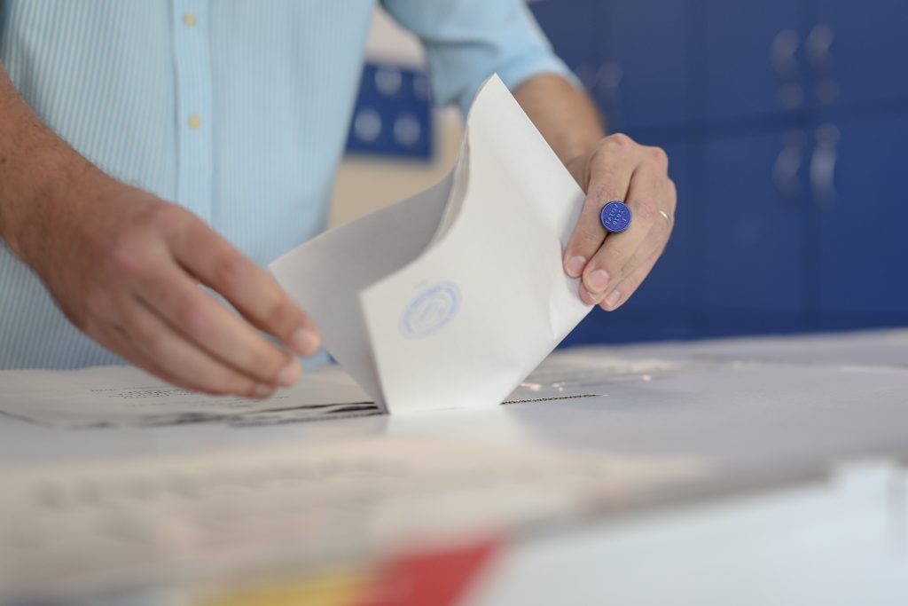 Imagine Stire Neregulă gravă în sectorul 3! Un alegător a primit un buletin de vot ștampilat cu Firea | 2review.ro