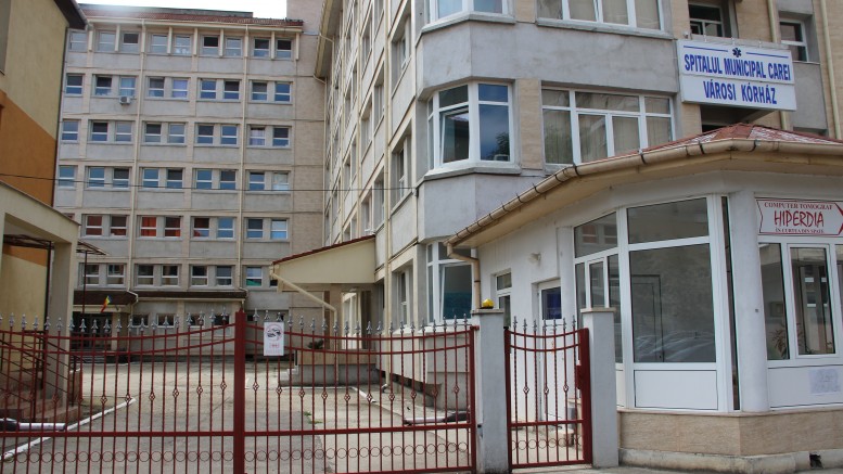 Imagine Stire Confuzie ireală la o înmormântare din Satu Mare. Preot, condus pe ultimul drum de familia greșită | 2review.ro
