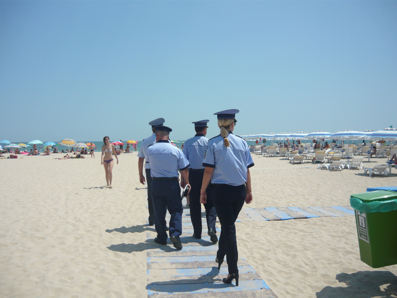 Imagine Stire Polițiștii, deranjați de problemele delicate pe care le-au avut pe litoral | 2review.ro