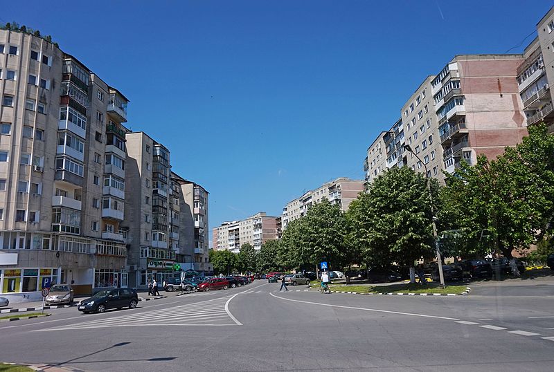 Imagine Stire Sinucidere la Râmnicu Vâlcea! Un bărbat s-a aruncat de la etajul cinci | 2review.ro