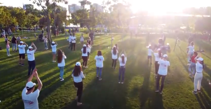 Primarul Sectorului 6, Gabriel Mutu, surpriză uluitoare! Zeci de tineri au dansat pe celebra piesă „Jerusalema” pentru a-i mulțumi edilului | VIDEO
