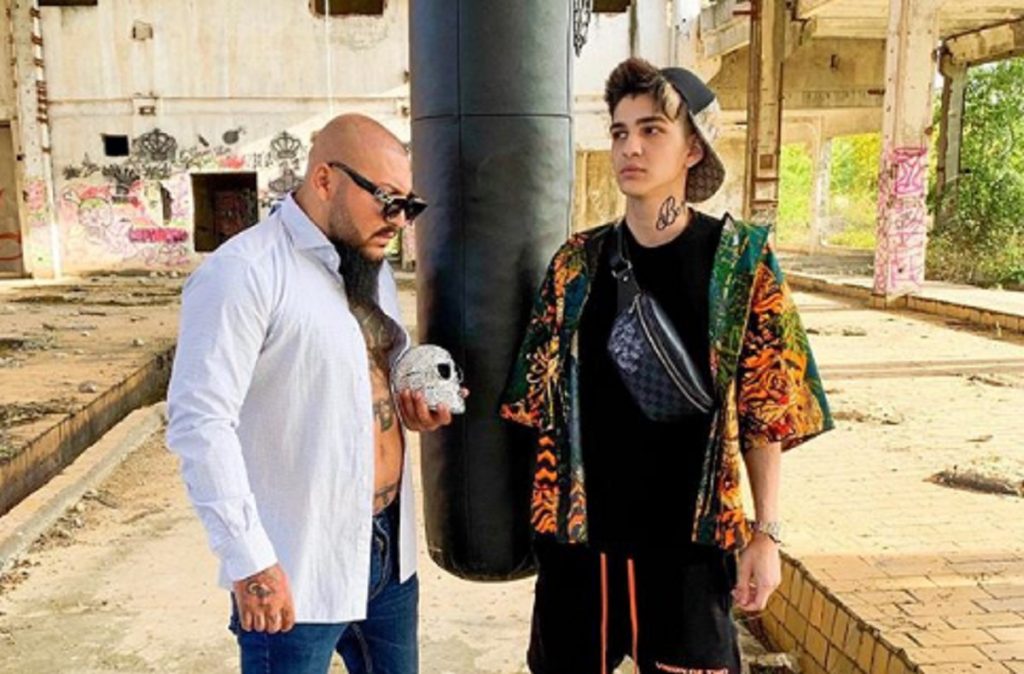 Imagine Stire Abi Talent, mesaj surprinzător pentru generația tânără, după 2 zile în care ocupă locul 1 în trending: „Fie că mă iubești sau mă urăști, ascultă-mă” | 2review.ro