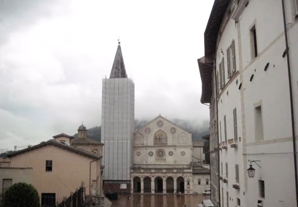 Catedrala din orașul Spoleto, de unde au fost furate moaștele Sfântului Ioan Paul al II-lea © captură video YouTube / Pietro Pecco