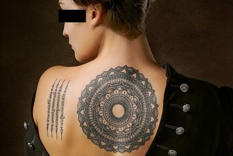 O tânără din Iași s-a umplut de pete după ce și-a făcut un tatuaj! A încremenit când s-a privit în oglindă, iar dermatologul nu poate să o ajute