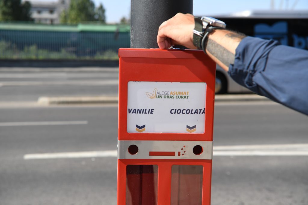 Imagine Stire Campania ALEGE ASUMAT UN ORAȘ CURAT se lansează în Constanța! 200 de scrumiere stradale speciale invită fumătorii să aleagă protejarea mediului | 2review.ro