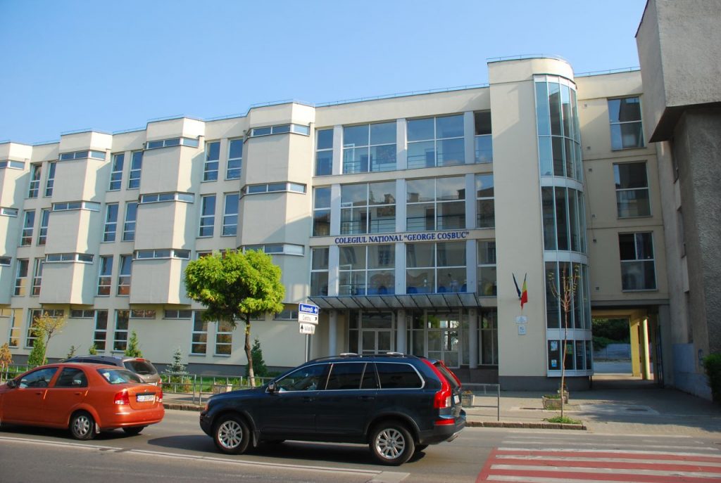 Imagine Stire Un liceu mare din Cluj-Napoca intră în scenariul roșu după ce cinci elevi din clase diferite s-au îmbolnăvit de coronavirus | 2review.ro