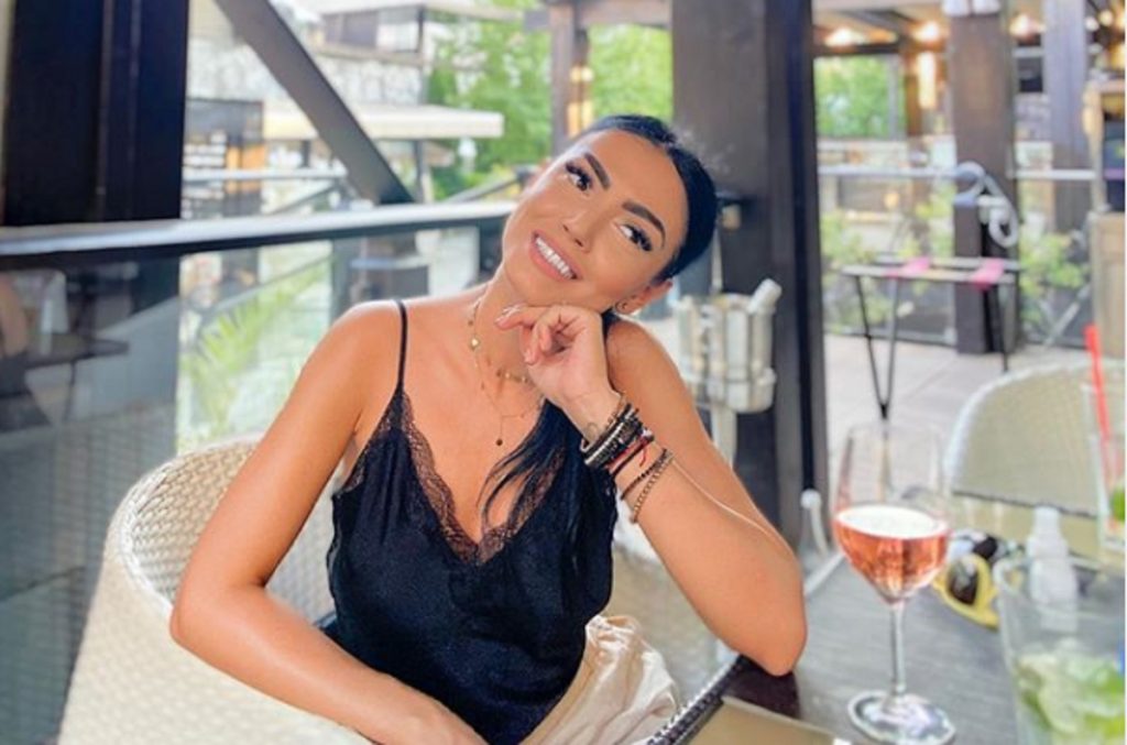 Imagine Stire Cum a fotografiat-o iubitul Andreei Mantea, pe vedeta Kanal D. S-a întâmplat la scurt timp după ce s-au afișat împreună | 2review.ro