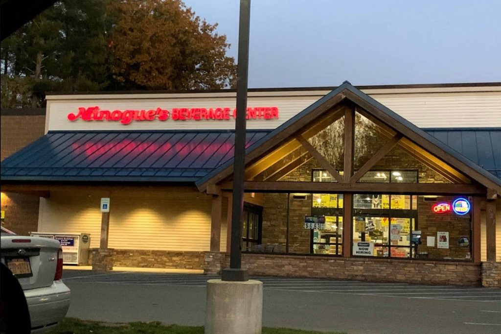 Imagine Stire Un american a câștigat 94 de milioane de dolari cu un bilet la loterie jucat la un magazin de bauturi | 2review.ro