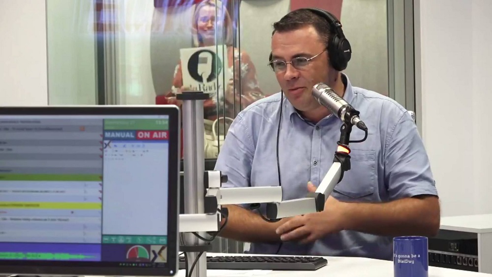 Moise Guran, din nou coleg cu Andreea Esca la Europa FM. Aceasta este o poză mai veche cu cei doi jurnaliști cunoscuți © Facebook