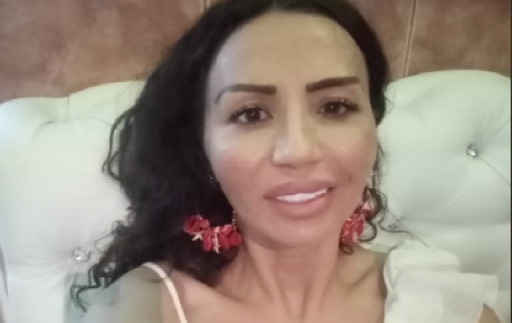 Imagine Stire Are probleme mari cu banii, dar îi place să trăiască în lux și opulență! Cum s-a fotografiat Narcisa Guță, în plin proces cu Asociația de Proprietari | 2review.ro