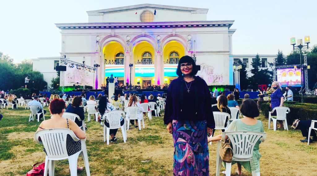 Imagine Stire Ozana Barabancea a atras toate privirile când a mers la Opera Națională București! Ce mesaj neobișnuit era scris pe masca de protecție | 2review.ro