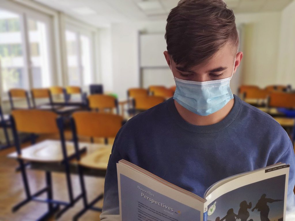 Imagine Stire Zonă roșie de COVID-19 în județul Arad. Localitățile unde școala ar putea să nu înceapă pe 14 septembrie | 2review.ro