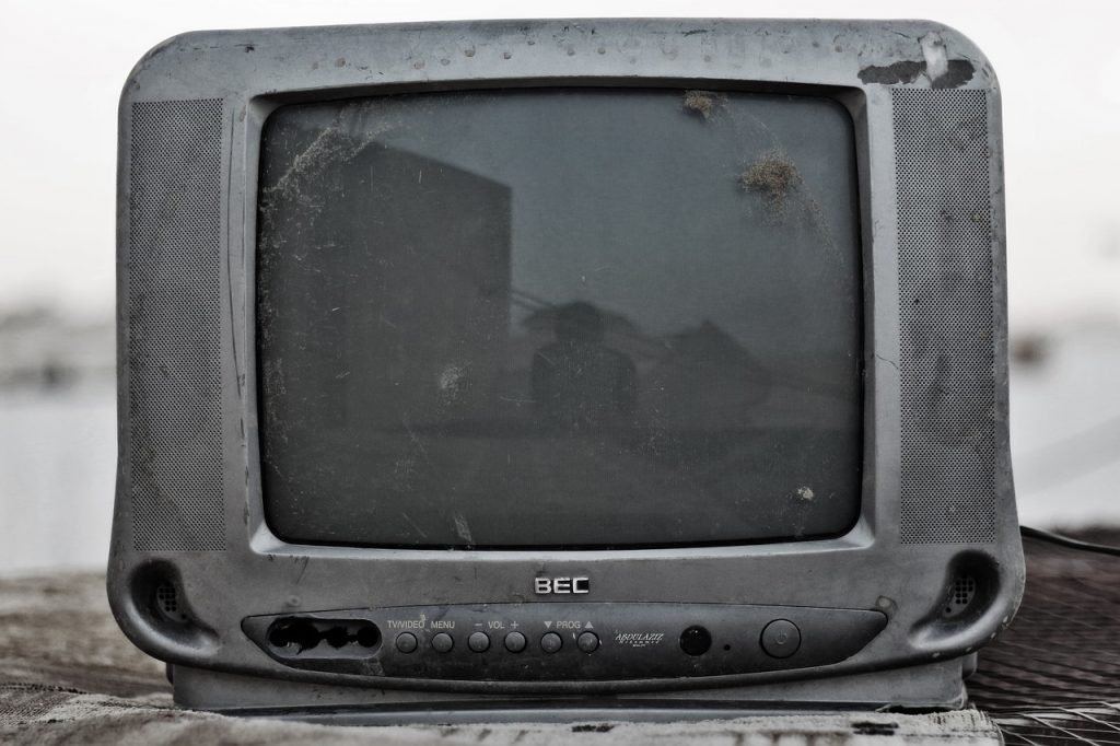 Imagine Stire O bătrână din Vaslui a murit intoxicată cu fum de la un televizor defect | 2review.ro