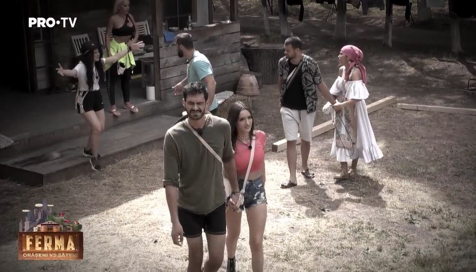 George Burcea și Viviana Sposub, ținându-se de mână după ce Mihaela Rădulescu le-a tăiat sfoara care îi ținea legați unul de celălalt © Pro TV