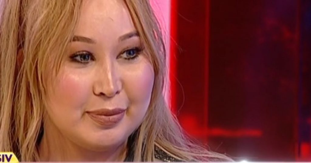 Imagine Stire Transformarea incredibilă a Xoniei! A apărut cu fața umflată și acum e de nerecunoscut | 2review.ro