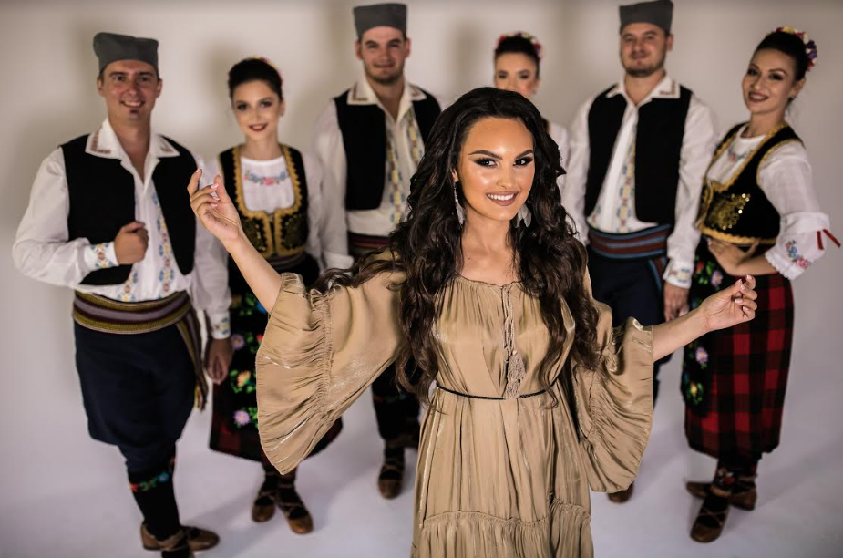 Simona Ruscu lansează un nou proiect muzical! Mesajul artistei: ”Viața e pe primul loc!” VIDEO