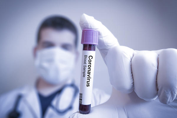 Un pacient, infectat cu coronavirus, a murit în timp ce aștepta să se elibereze un pat la ATI