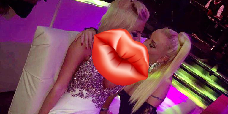 Imagine Stire Loredana Chivu și Simona Trașcă, show de senzație într-un club de fițe! Cele două s-au sărutat în fața tuturor | 2review.ro