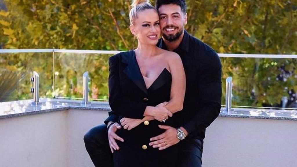 Imagine Stire Anda Adam, de mână cu un alt bărbat după ce s-a zis că divorțează | 2review.ro