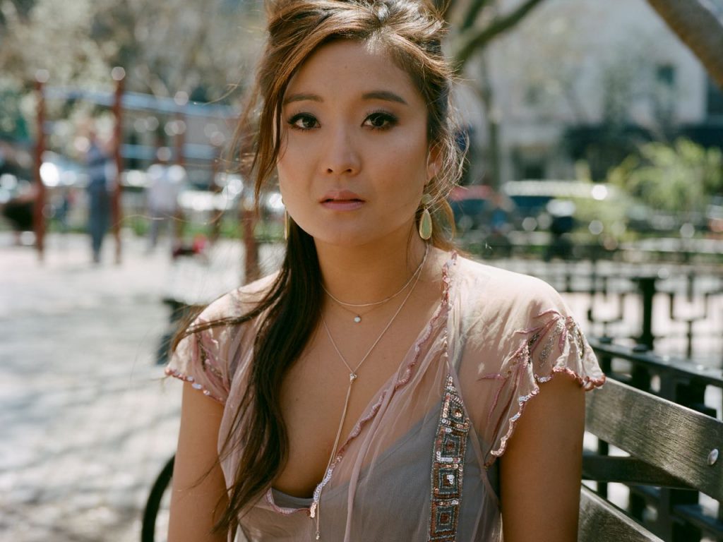 Imagine Stire Actrița Ashley Park, din „Emily in Paris”, a avut cancer. Povestea neștiută a vedetei: „Nu am vrut să știu” | 2review.ro