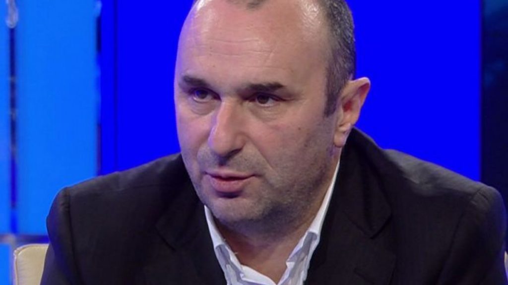 Imagine Stire Marius Tucă, despre infectarea cu noul coronavirus! Și-a izolat câinele de frica virusului. „Nu puteam să strâng un pahar în mână” | 2review.ro
