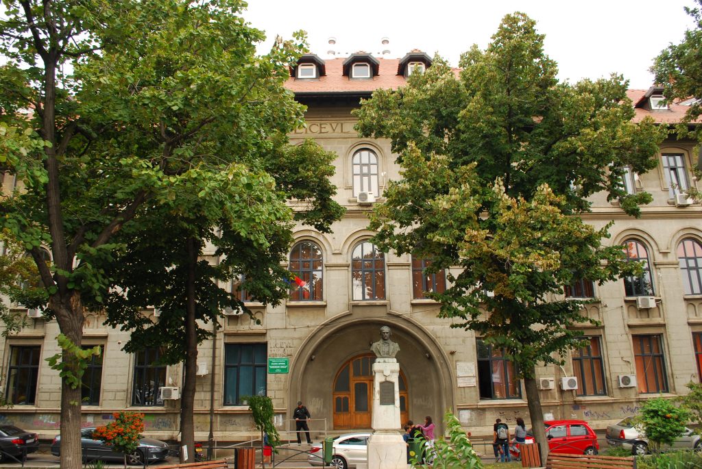 Imagine Stire Probleme la Colegiul ”Gheorghe Șincai” din Capitală. Unitatea de învățământ ar fi „ascuns” un caz de coronavirus | 2review.ro