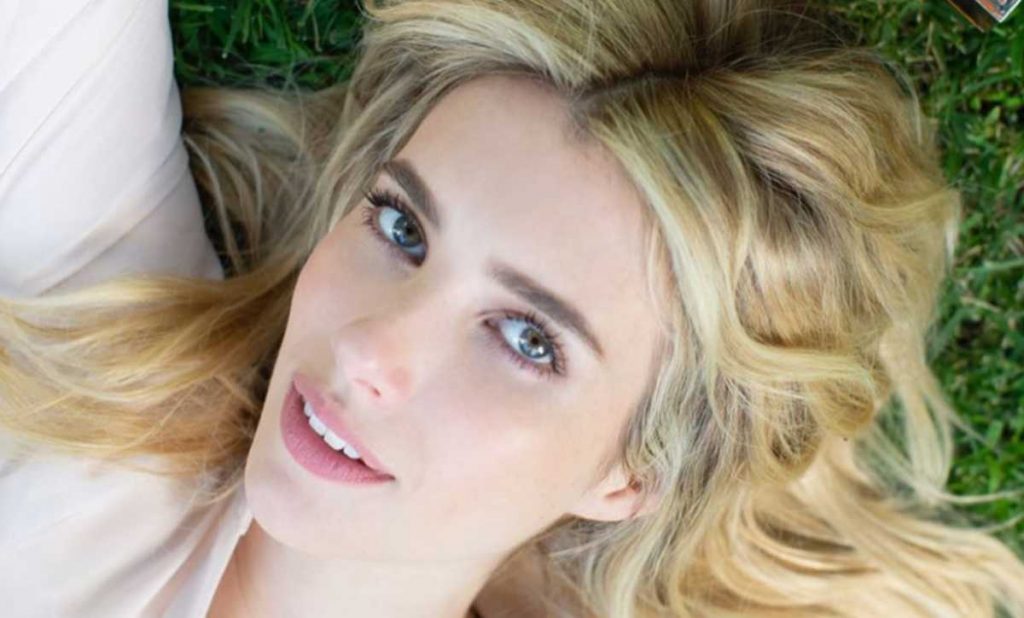 Imagine Stire Emma Roberts, la plimbare cu burtica de gravidă. Cum arată celebra actriță, însărcinată în ultimul trimestru | 2review.ro