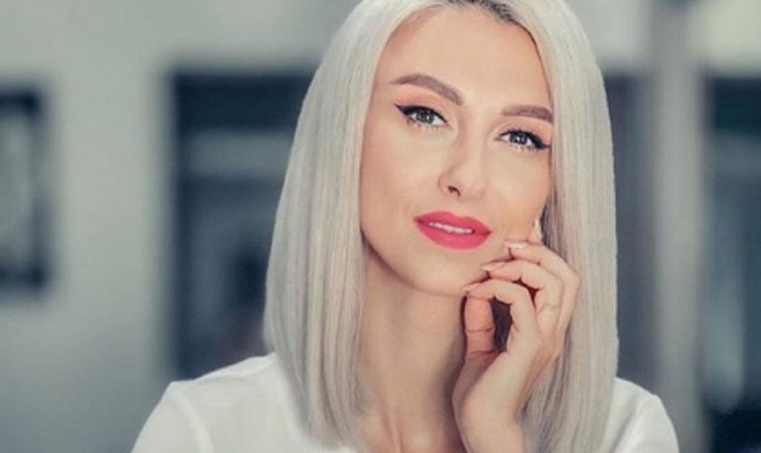 Imagine Stire Andreea Bălan a intrat în atenția internauților. Fanii au criticat-o dur pentru schimbarea de look din ultima perioadă. „Ești leit Viviana” | 2review.ro