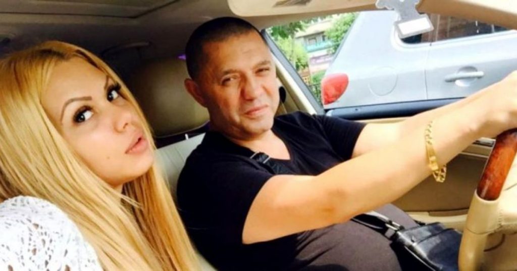 Imagine Stire Cum încearcă fosta lui Nicolae Guță să mai câștige un ban. Beyonce de România a renunțat la videochat? | 2review.ro