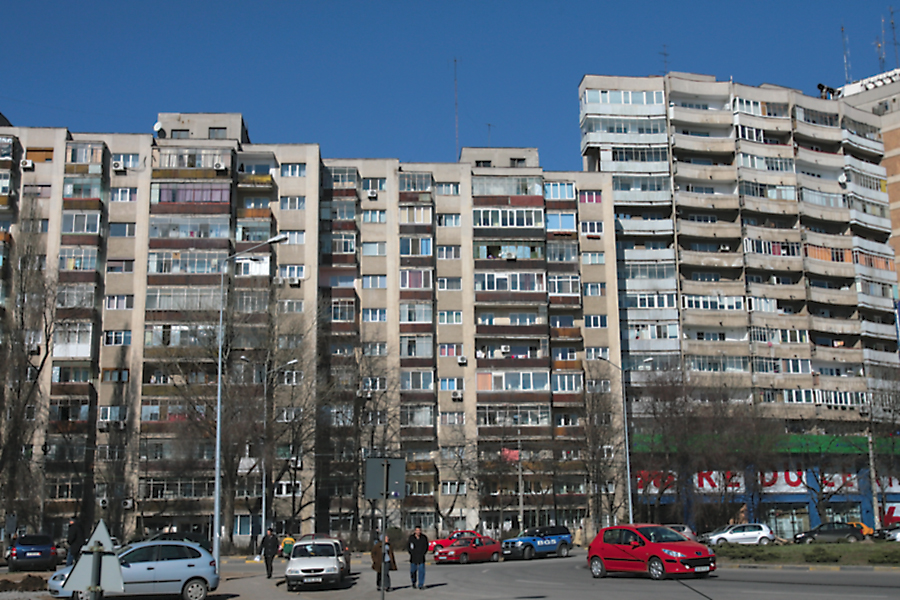 Imagine Stire Un copil lăsat singur acasă la Constanța a căzut de la etajul patru | 2review.ro