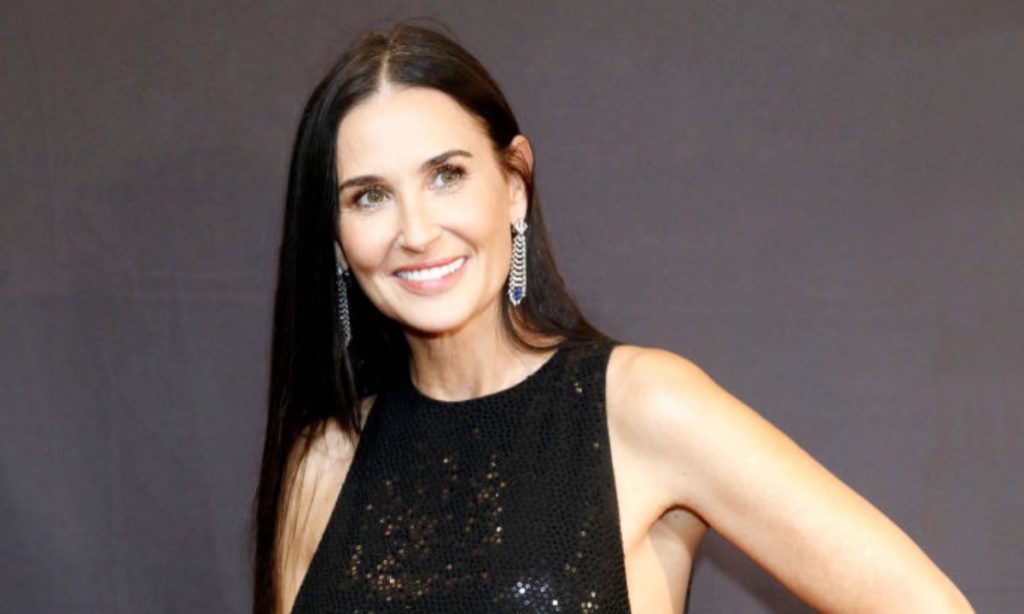 Imagine Stire Declarații surprinzătoare. Demi Moore s-a culcat cu un alt bărbat, cu o noapte înainte de nunta sa. Amantul din tinerețe este un actor celebru | 2review.ro