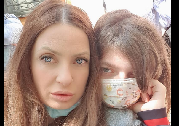Imagine Stire Adela e din nou hărțuită! Mama ei a deschis ancheta și cere, disperată, ajutor: ”Poate datele astea ajută Poliția!” | 2review.ro