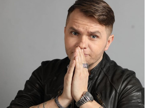 Imagine Stire Mesajul emoționant al lui Codin Maticiuc la 40 de ani: ”Draga mea mama, dragul meu tată, asta am făcut!” | 2review.ro