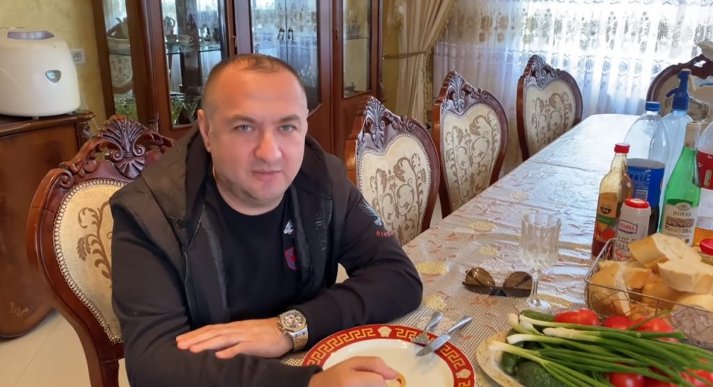 Imagine Stire Leo de la Strehaia, gata de muncă în închisoare. Ce ar urma să facă fostul milionar după gratii. “I se scade destul de mult din pedeapsă” | 2review.ro
