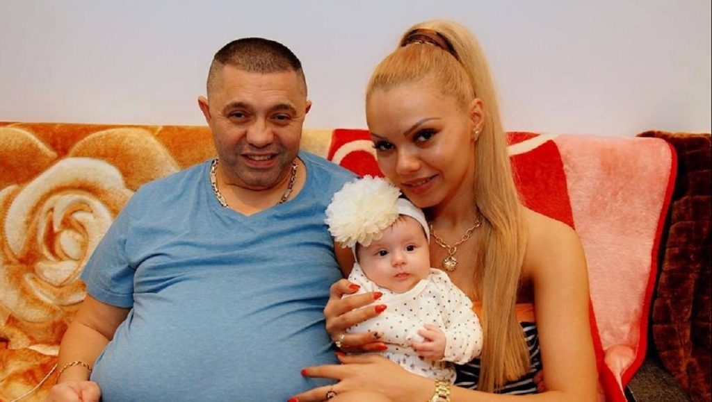 Imagine Stire Cum arată acum fiica pe care Nicolae Guță o are cu Beyonce de România. Anais a început, deja, școala | 2review.ro