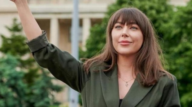 Imagine Stire VIDEO | Videochatista protestară Oana Lovin a mers în pelerinaj la racla Sfintei Parascheva | 2review.ro