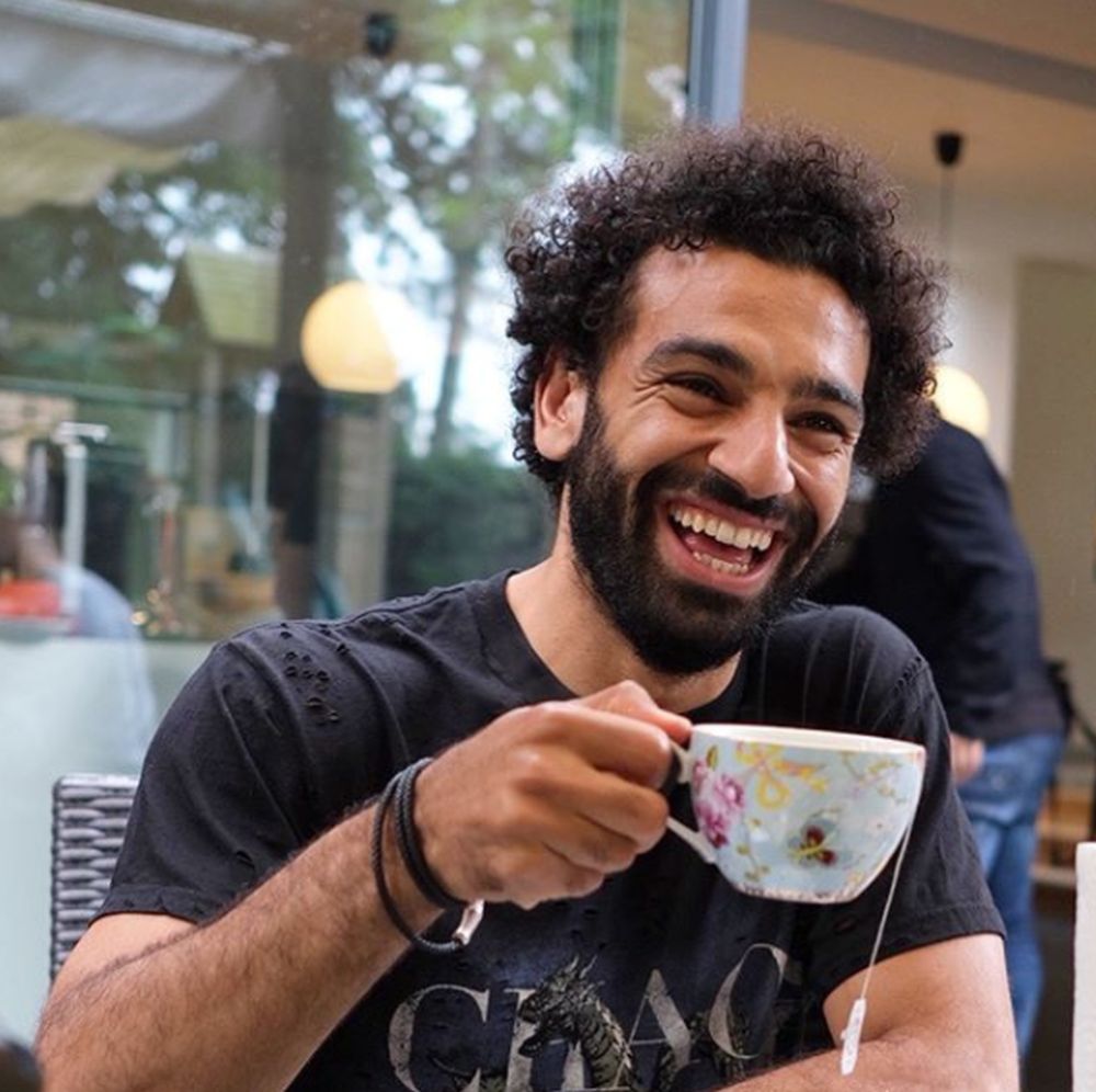 Imagine Stire Mo Salah este eroul zilei în Anglia. Cum a salvat un om al străzii din mâinile unor agresori. FOTO | 2review.ro