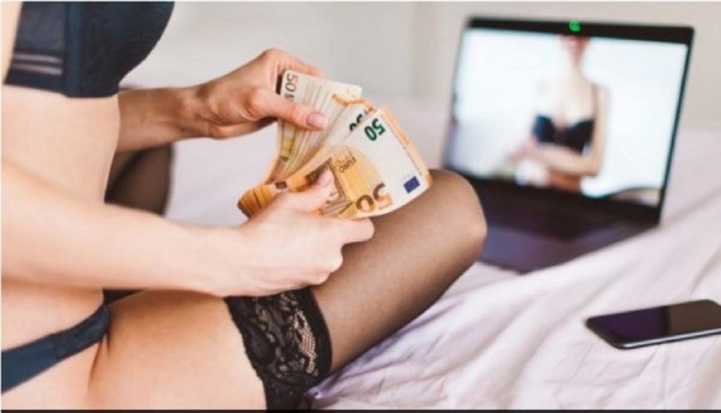 O femeie din Cluj a șantajat un bărbat cu poze compromițătoare pentru suma de 150.000 de euro