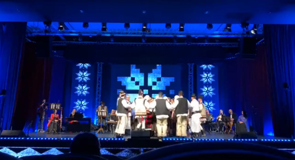 Imagine Stire Concert în plină pandemie. Rapsodul Grigore Leșe a ignorat toate regulile și a susținut un spectacol cu public în Baia Mare | 2review.ro