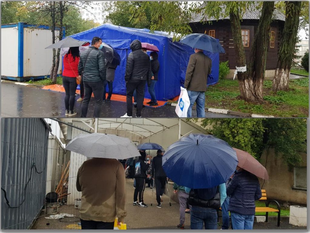 Imagine Stire Imagini triste la Ploiești. Zeci de bolnavi așteaptă în ploaie în curtea Spitalului Județean. VIDEO | 2review.ro