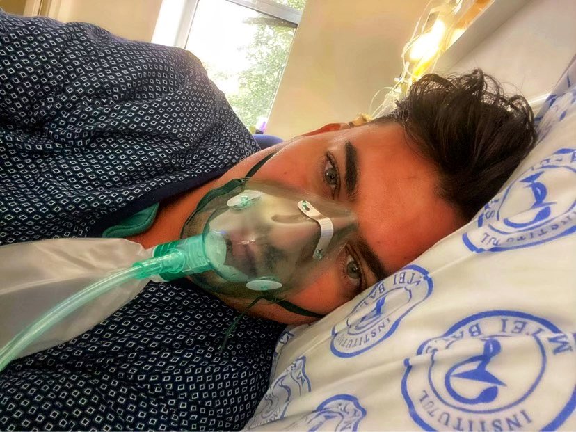 Imagine Stire Clipe de coșmar pentru cântărețul Fabio Niță, bolnav de COVID-19: ”Am slăbit 10 kg, nu pot dormi, mă doare spatele!” | 2review.ro