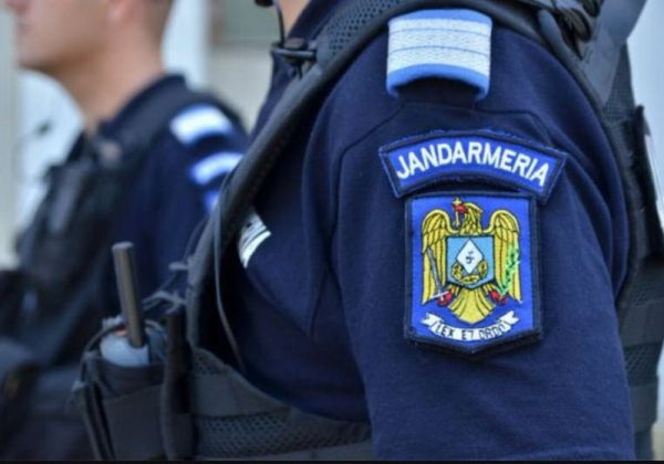 Un tânăr, rămas fără acte și bani, a făcut o criză de epilepsie în plină stradă. Jandarmii l-au salvat