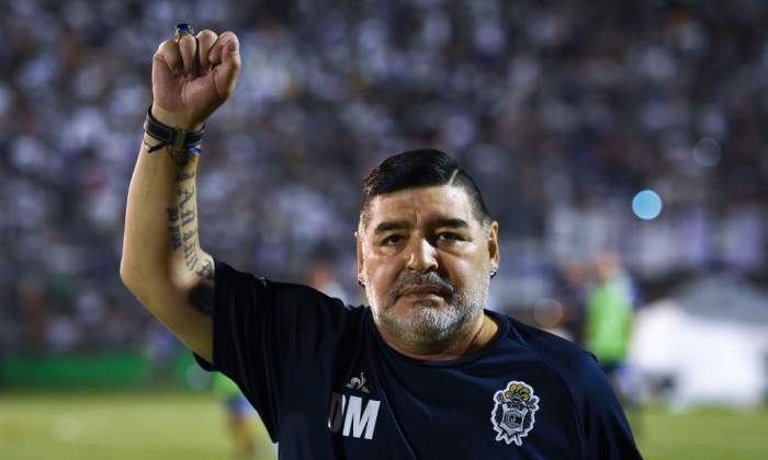 Imagine Stire Maradona, pe patul de spital! Fostul jucător va fi operat de urgență pe creier | 2review.ro