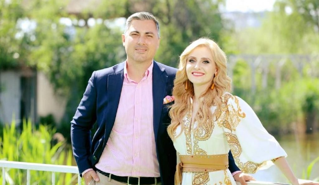 Imagine Stire Alina Sorescu, reacție acidă după zvonurile legate de divorțul de Alex Ciucu: „Celebritatea nu e deloc ușor de dus pe umeri” | 2review.ro