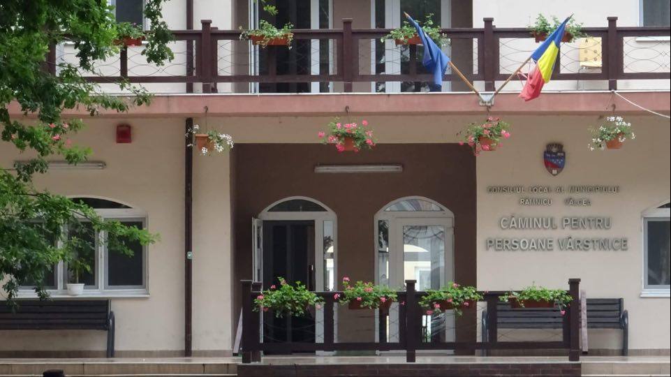 Imagine Stire Situaţie stranie la un azil din Vâlcea: bătrânii cu Covid-19, îngrijiţi de o asistentă infectată | 2review.ro